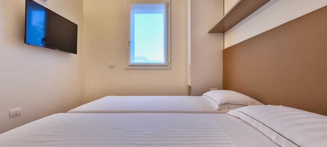 Ville Lazise Ada & Rico Luaran gambar