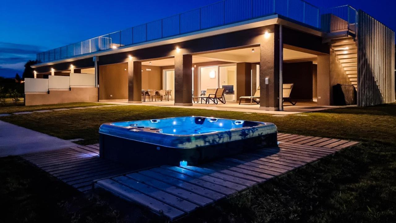 Ville Lazise Ada & Rico Luaran gambar